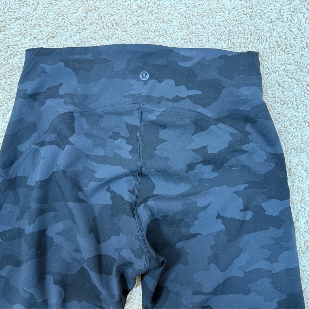 Lululemon Wunder Under High-Rise leggings in black/grey camo print-size 8 - Picture 4 of 4